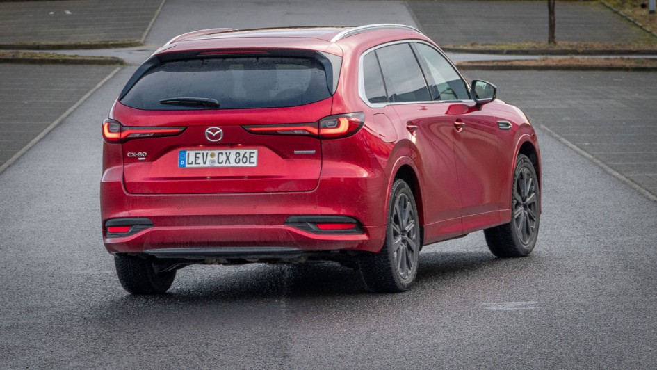 Foto schräg von hinten Mazda CX-80