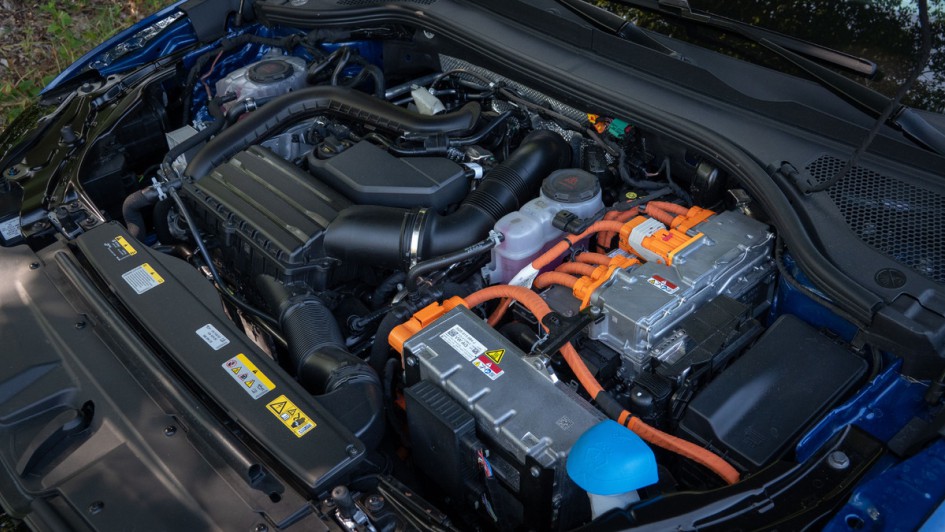 Motorraum im Skoda Superb iV