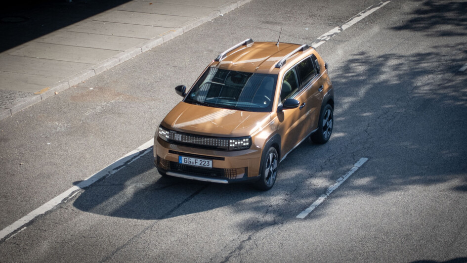 Leicht von oben aufgenommener Fiat Grande Panda