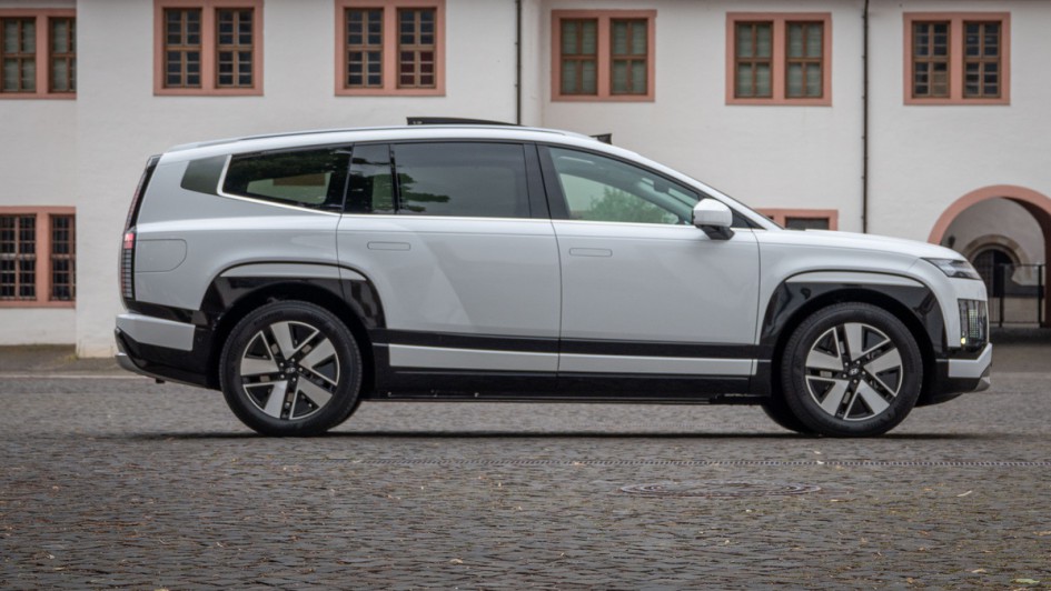Seitensicht des Hyundai Ioniq 9