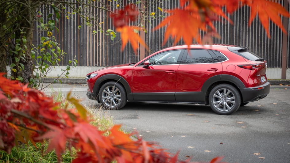 Seitenansicht des Mazda CX-30 e-SKYACTIV G 140 (2025)