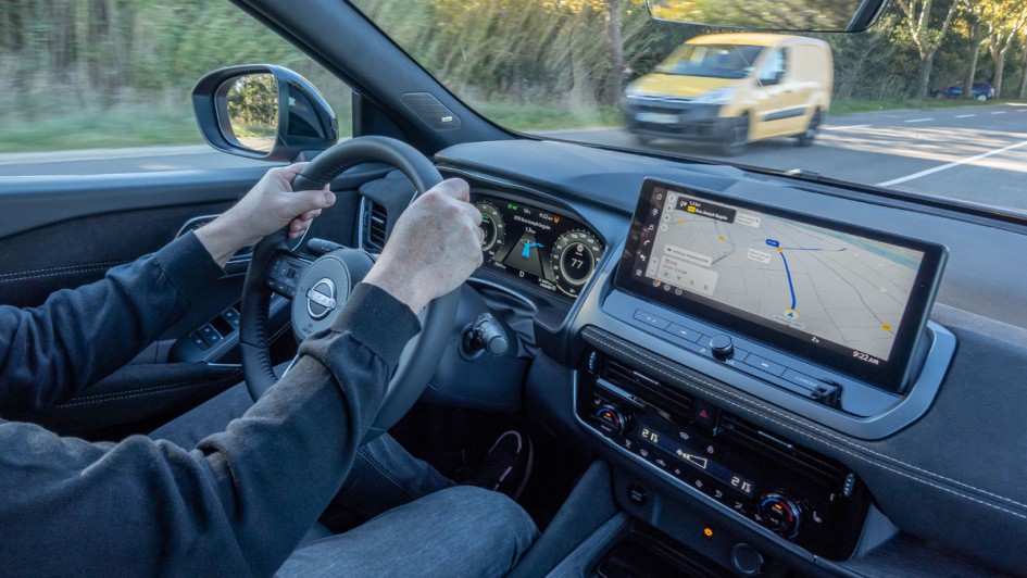 Innenaufnahme während der Fahrt mit Blickrichtung nach außen
