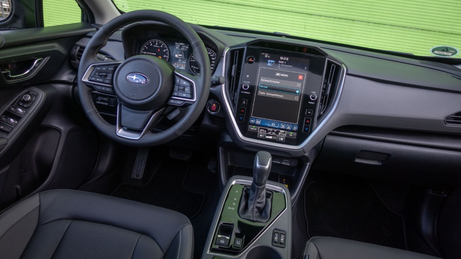 Gesamtes Cockpit des Subaru Crosstrek auf einem Foto