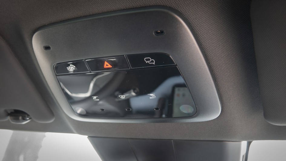 Warnblinkschlater in der Dachkonsole des Volvo EX30