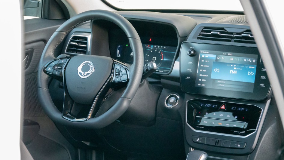 KGM Tivoli gesamtes Cockpit in einem Foto