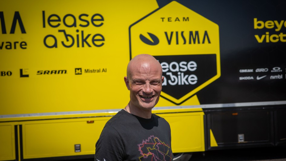 Walter Metske, Logistik- und Fuhrparkchef von Team Visma Lese a Bike im Porträtfoto