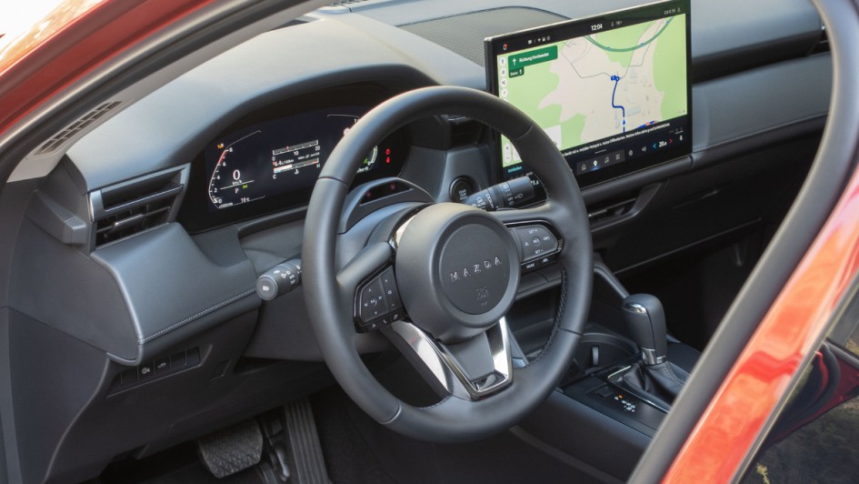 Cockpitfoto des neuen Mazda CX-5 mit Lederausstattung