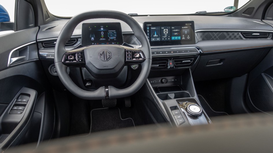 MG3 Hybrid Cockpit in Gänze fotografiert