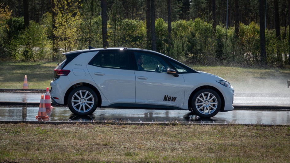 Nassbremsen mit dem VW ID.3 auf dem Contidrom
