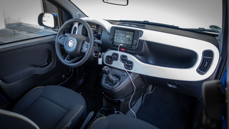 Foto des gesamten Cockpits im Fiat Pandina 2025