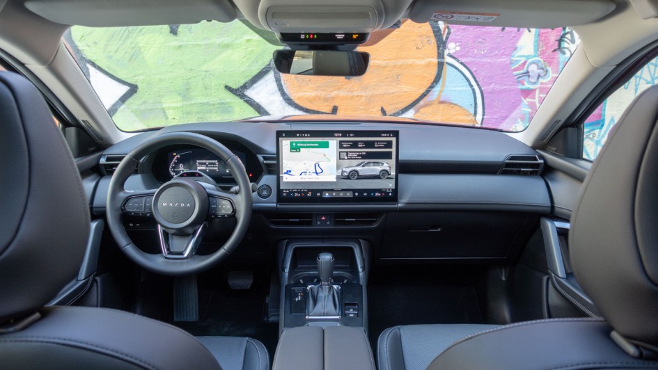 Gesamtcockpit des Mazda CX-5 auf einem Foto