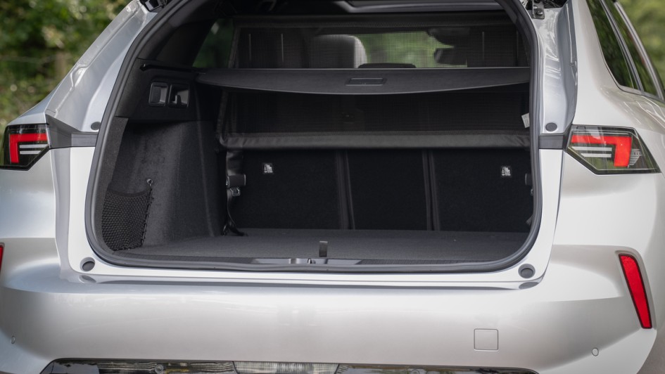 Opel Astra Sports Tourer mit 48-Volt-Hybrid Kofferraum in Normalstellung