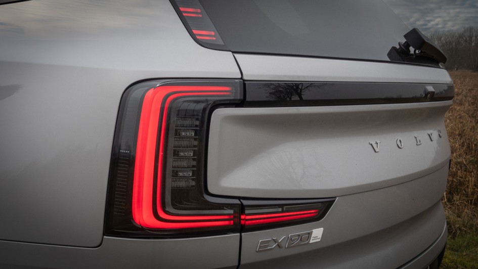 Rückleuchte des Volvo EX90 im Detail