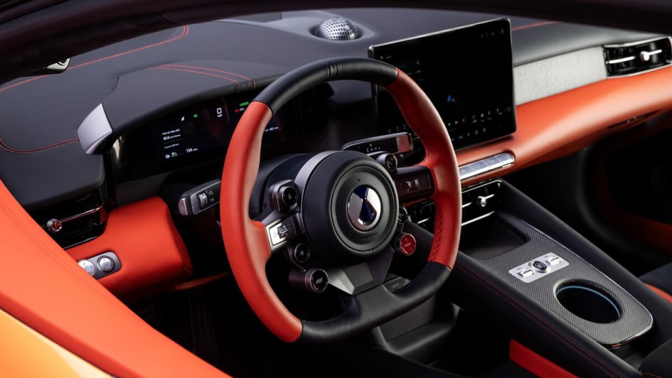 Für Design ist Wolfgang Egger verantwortlich, der zuvor unter anderem für Alfa Romeo, Audi und Lamborghini gearbeitet hat