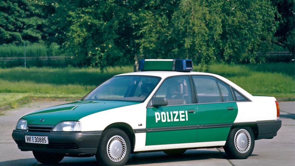 Blaulicht-Bestseller – Auch als Einsatzfahrzeug für Polizei und Feuerwehr lieferte Opel den Omega.