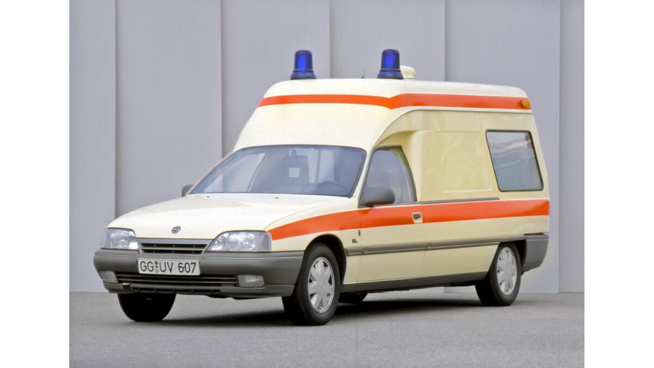 Opel fürs ganze Leben – Den Omega gab es in vielen Varianten, vom Krankenwagen für Geburtshilfestationen über Ambulanzen, Taxis bis zu Bestattungsfahrzeugen.