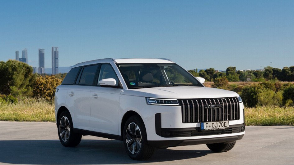 Mit dem neuen Hybridantrieb schafft der 1,6-Tonner den Sprint auf 100 km/h in rund 8 Sekunden.