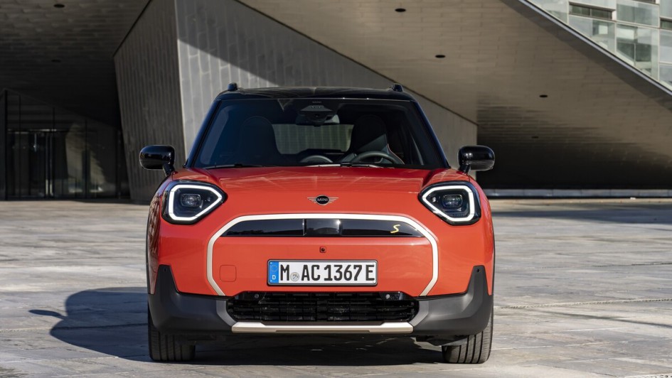 Unter der Motorhaube steckt ein E-Motor mit 160 kW/218 PS sowie 300 Nm Drehmoment