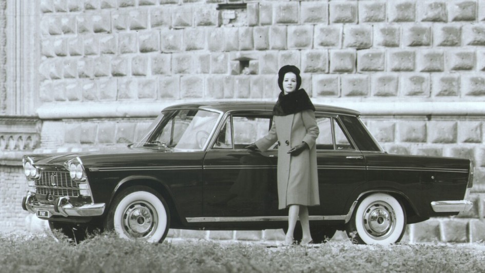 Elegante Trapezlinien prägten das Mid-Century-Design in Mode, Architektur und Automobilkultur – Hier das 1961 lancierte Fiat-Flaggschiff 2300 Berlina.