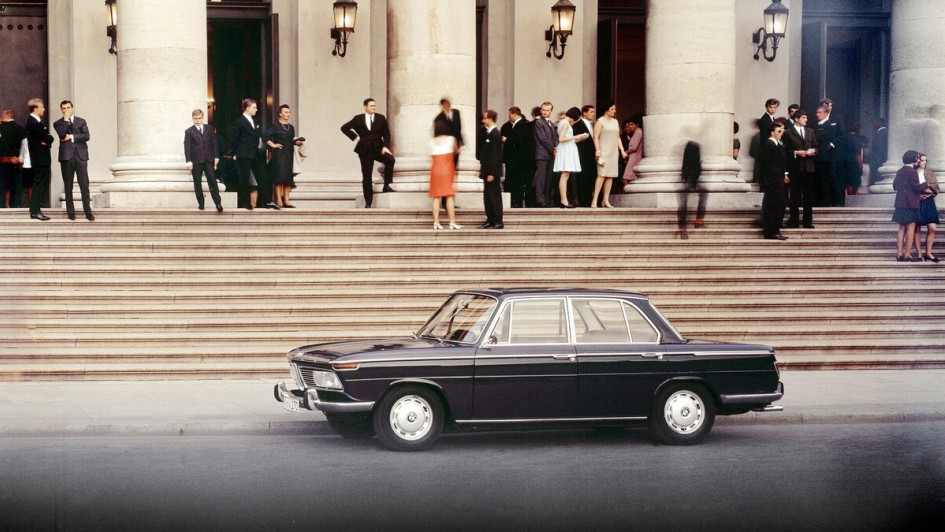 Trapez in dynamischer Form – Als finale Ausbaustufe der BMW-Neuen-Klasse debütiert 1966 der BMW 2000.