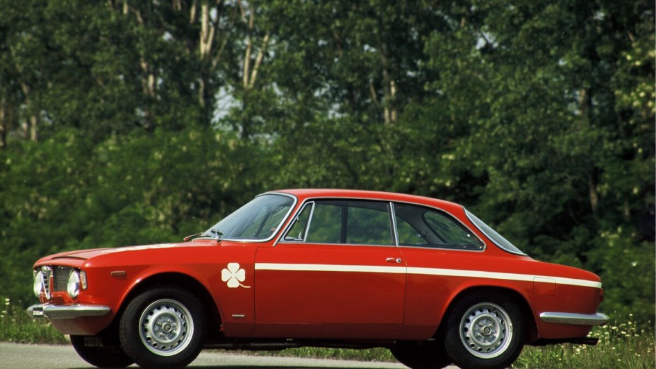 Dieser Junior von 1968 ist für Alfa-Fans ein rassiger Senior unter den   Markenikonen – Das Giulia GT Coupé GTA Junior transferierte die Trapezlinien in den Stil des Gran-Turismo.