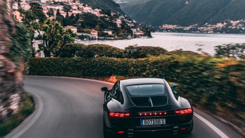 Der V12 liefert 1.000 PS. Macht 3,0 Sekunden von 0 auf 100, Schluss erst bei 360 km/h.