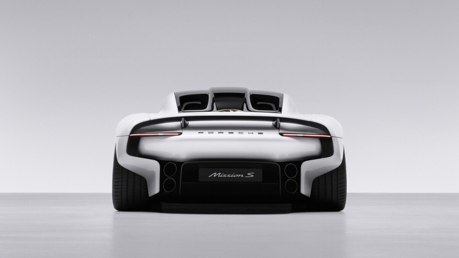 Am Heck gibt es aktive Aerodynamik.