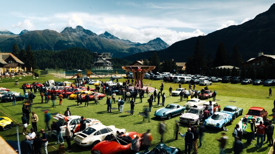 Am Vortag des Rennens sammeln sich viele Oldtimer auf einem Concorso