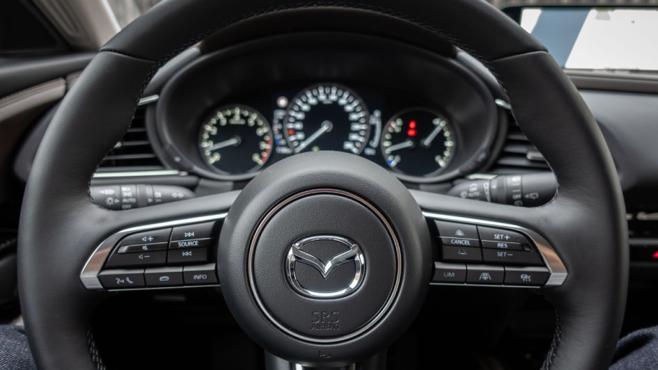 Lenkrad des Mazda CX-30 e-SKYACTIV G 140 