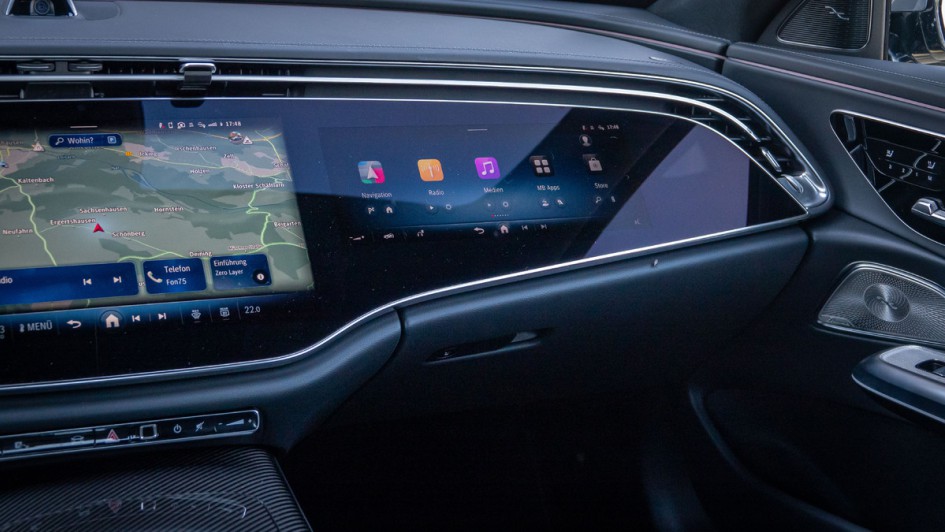 Beifahrerdisplay im Mercedes E 450 4Matic