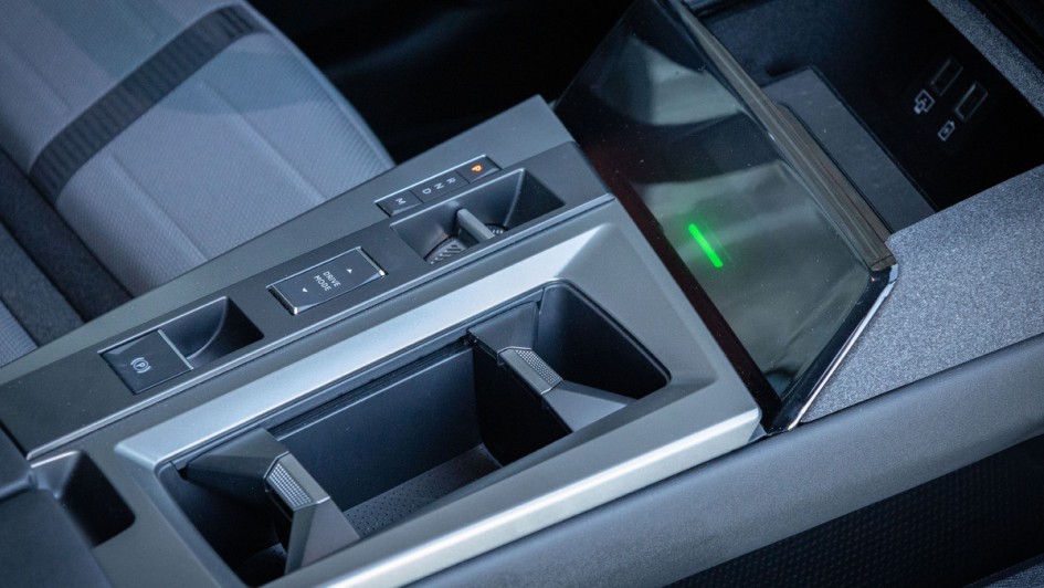 Foto der Mittelkonsole im Opel Grandland Hybrid