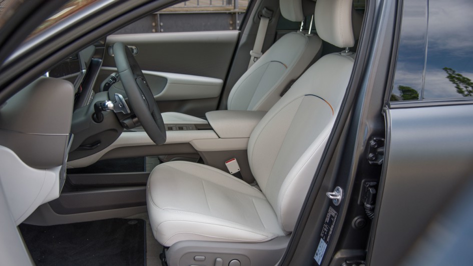 Hyunddai Ioniq 6 Fahrersitz in beige