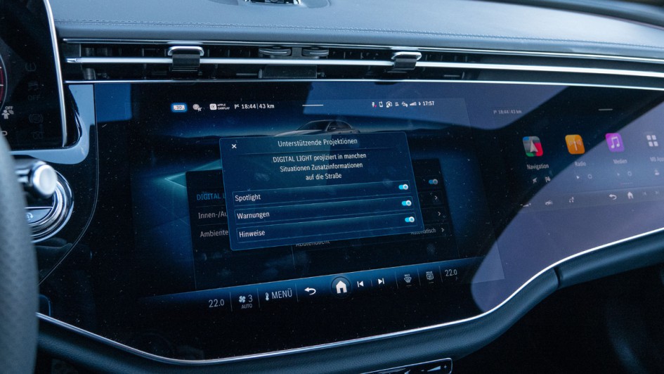 Infotainmentdisplay im Mercedes E 450
