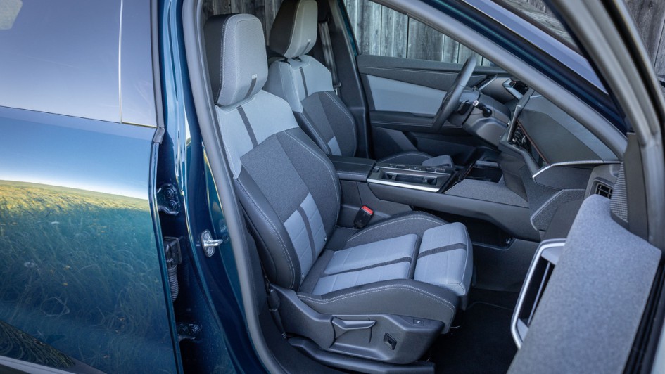 Foto des Beifahrersitzes mit AGR-Zertifizierung im Opel Grandland 2025