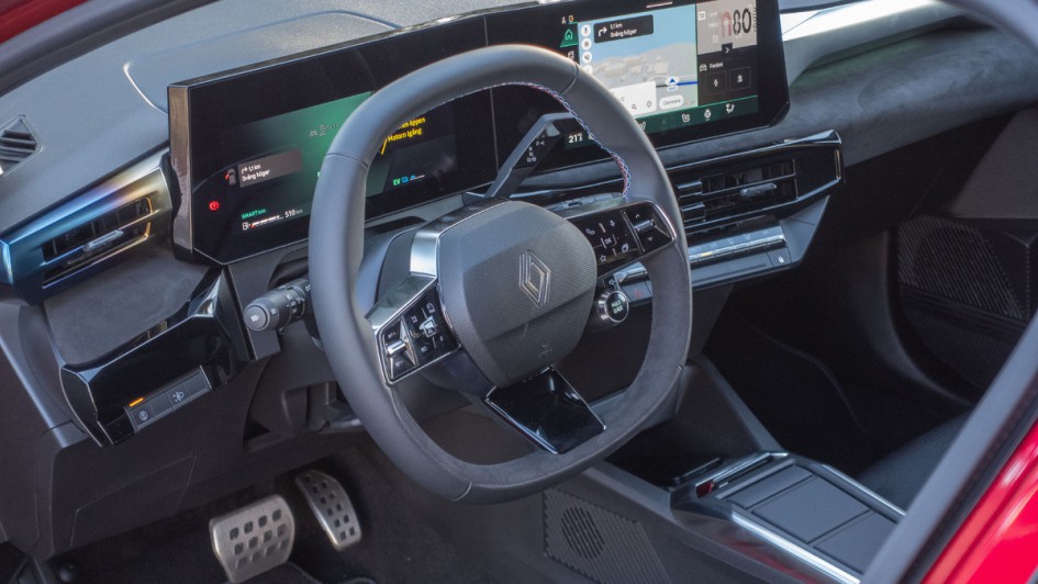 Cockpitfoto, aufgenommen durch die geöffnete Fahrertür