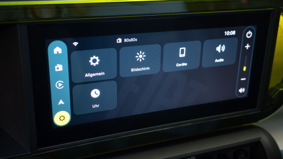 Touchscreen des Fiat Grande Panda im Detail fotografiert 