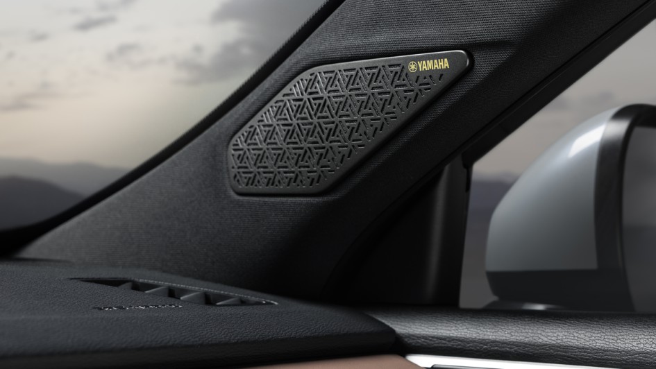 Yamaha-Soundsystem in der A-Säule des Mitsubishi Outlander