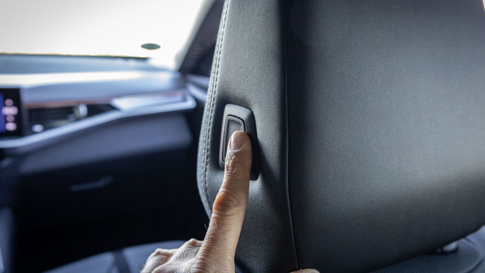 Foto der Vierfachverstellung der Beifahrerkopfstütze im Opel Grandland 2025