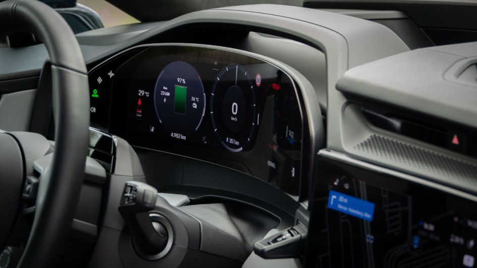 Detailfoto des Kombiinstruments im Cayenne Electric