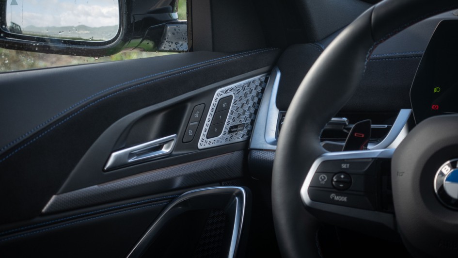 Harman-Kardon-Soundsystem in der vorderen Türverkleidung des X2 M35i