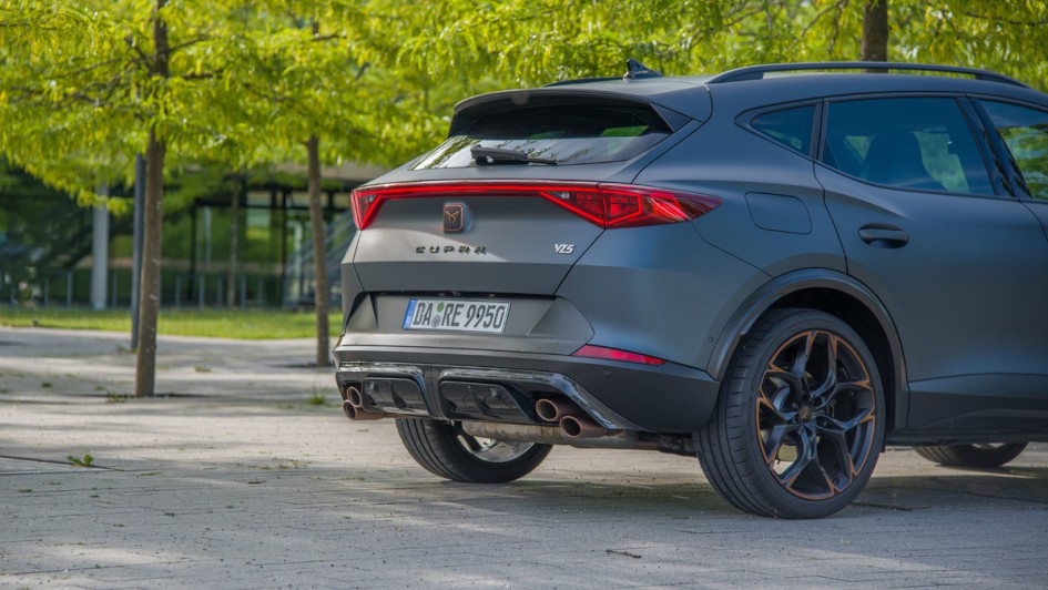 Foto im Anschnitt, Cupra Formentor VZ5 von hinten