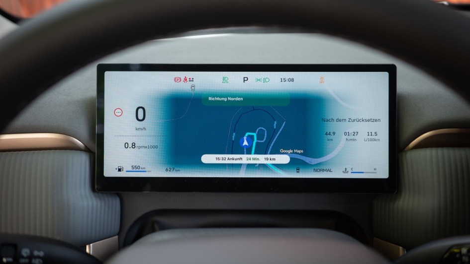 Tacho im Ora 5 mit eingeblendeter Googlemaps-Karte