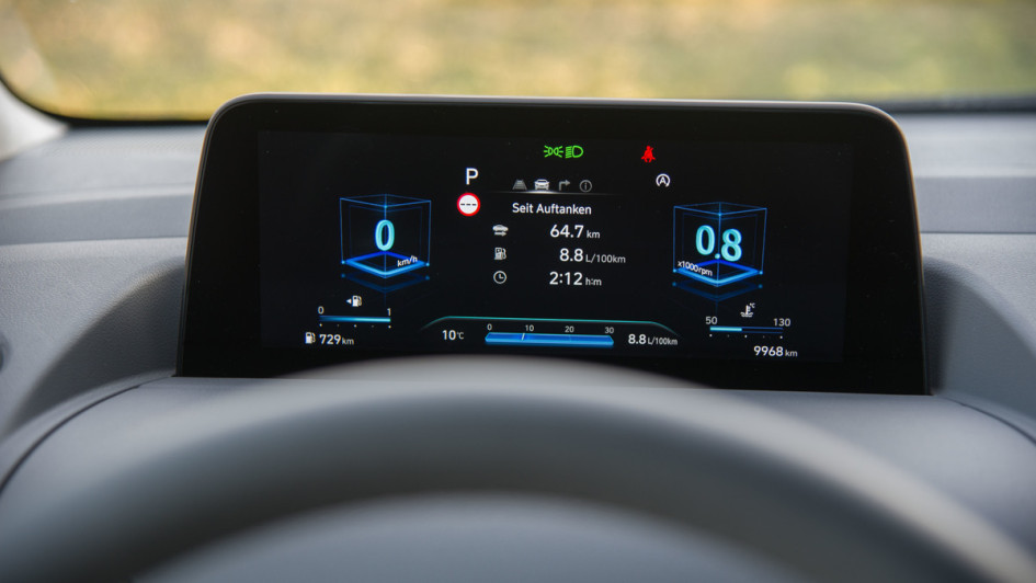 Die Anzeige des Kombiinstruments des Hyundai Staria Signature lassen drei Designs zu, das hier gezeigte, ist am reduziertesten und beinhaltet alles, was man wissen muss.