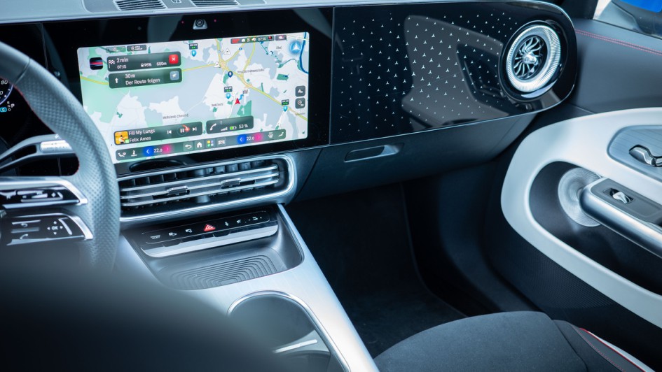 Ministerne im Armaturenbrett des Mercedesd CLA