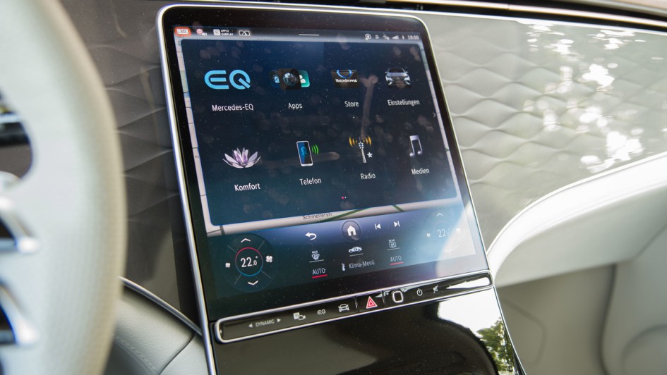Detailaufnahme vom Zentraldisplay des Mercedes-benz EQE SUV 350 4 Matic ohne Hyperscreen