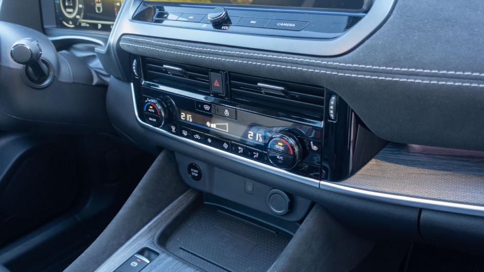 Aufnahme der Klimaanlagen-Bedieneinheit im Nissan Qashqai e-Power