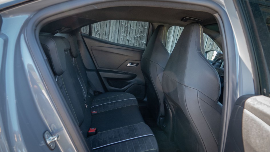 Rückbank-Foto vom Opel Mokka GSE