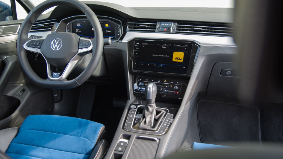 Foto von der Mittelkonsole des VW Passat Kombi 2023