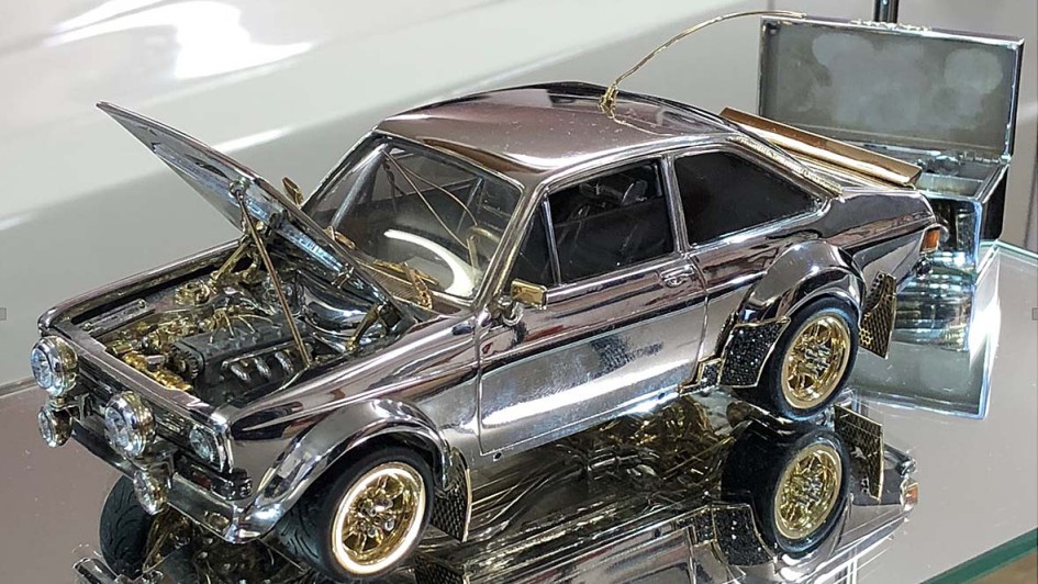 Ford Escort aus Diamanten Modellauto
