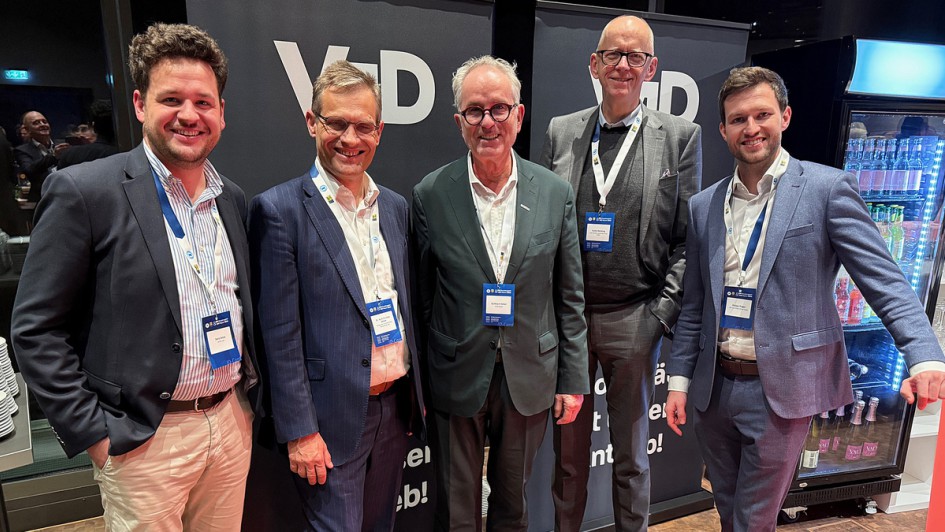 An der VAD-Bar beim ZDK-Neujahrsgipfel traf sich die Kfz-Branche